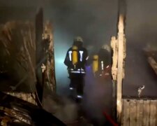 Мощный пожар разбушевался в Киеве, столб огня был виден издалека: "Люди потеряли все..."