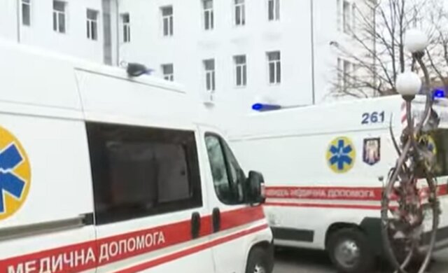 Мест нет, врачи болеют, а персонал увольняется: главврач рассказал о катастрофе в киевской больнице