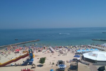 Трагедія сталася з жінкою на одеському пляжі: "Зайшла в кабінку і ..."