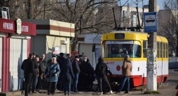 Люди взбунтовались в Одессе, движение перекрыто во многих местах: кадры с места