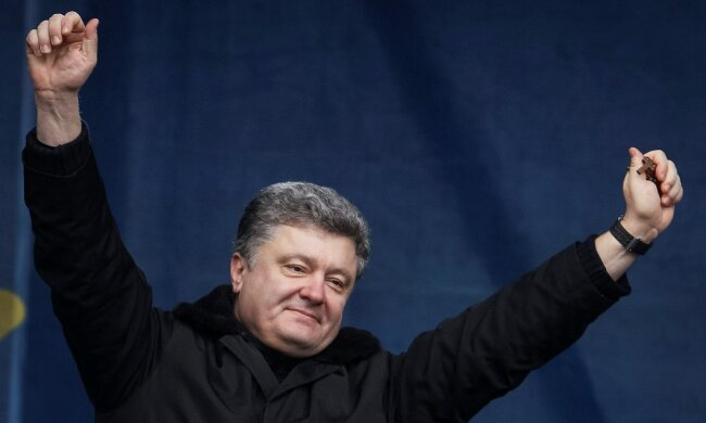 «Патріотичні» кульки: соцмережі обурені зустріччю Порошенка в Одесі (фото)