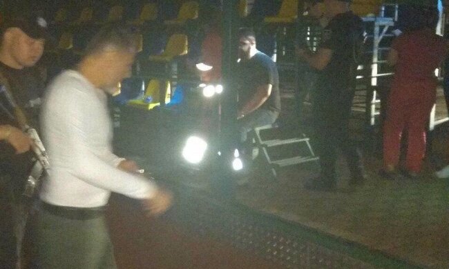 Під Києвом близько 20 людей влаштували бійку зі стріляниною, кадри: є поранені