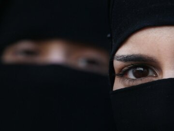 Мусульманская женщина в хиджабе