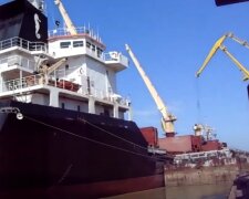 Корабель влетів у судно в порту на Одещині: з'явилися подробиці та фото з місця НП