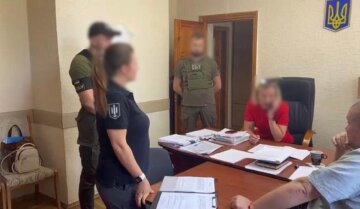 Украинская судья после вторжения рф отдыхала в Крыму, но это еще не все: что успела натворить женщина