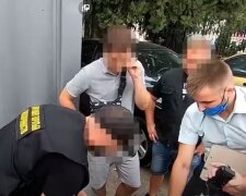 В Одесі чоловікові загрожує 12 років в'язниці за посилку на пошті, відео: "попросили знайомі"