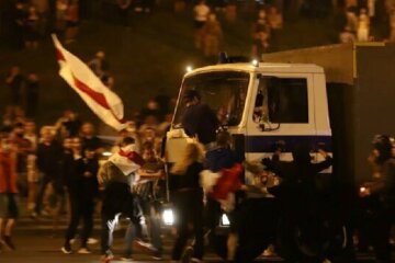 Начался прием беженцев из Беларуси, в МИД сообщили детали: "тропа открыта для тех, кто..."