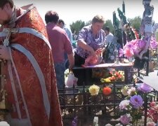 Поминальні дні: до українців звернулися з проханням, що не треба брати на цвинтар