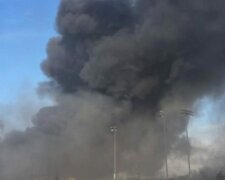 Роздаються потужні вибухи на Вінниччині: місцеві жителі підозрюють, горять артилерійські склади, фото