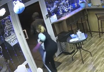 "Как только таких земля носит?": наглые воры обобрали беременную в Киеве, "герои" попали на видео