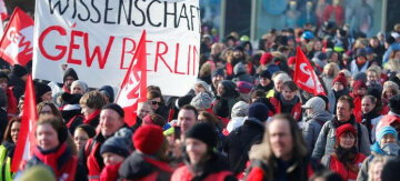 В Германии закрывают школы и детсады: педагоги вышли на забастовку