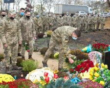 "Это были совсем молодые парни": под Харьковом почтили память экипажа и курсантов, 40 дней спустя