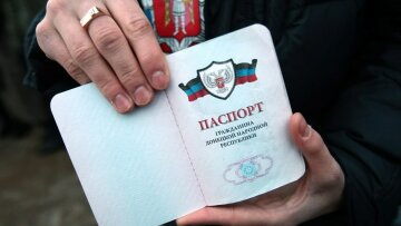 В «ДНР» предателей Украины массово награждают липовыми паспортами, названа цифра