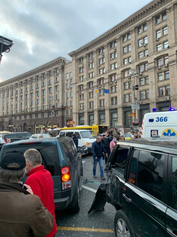 Масштабное ДТП с жертвами на Крещатике, съехались полиция и медики: фото с места аварии