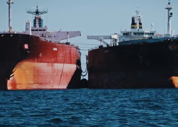 Нафта, тіньовий флот