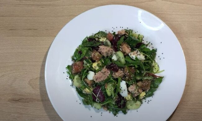 Салат с тунцом