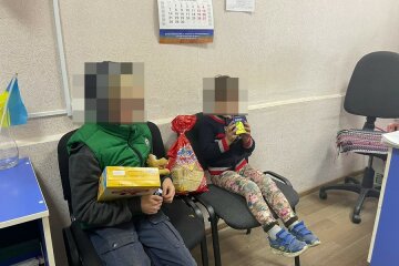 Мать исчезла, а бабушка избивала: маленькие дети попали в беду на Днепропетровщине