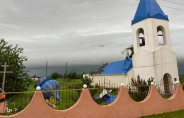 В Одеській області від вітру постраждала церква: фото руйнувань