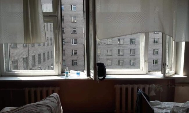 Панцирні ліжка та брудні матраци з дірами: у Кривому Розі показали фото "умов" у місцевій лікарні