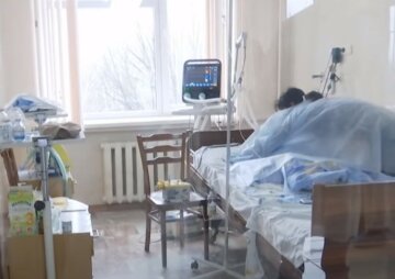 "Перестал ходить и говорить": вирус "высушил" маленького украинца до 13 килограммов, мама не отходит от кроватки