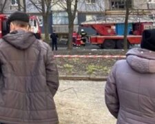 Много пожарных, двор усеян обломками: кадры с места мощного взрыва в Кропивницком
