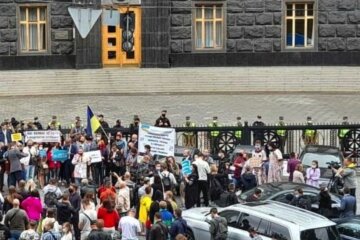 Возле Кабмина собирается масштабный бунт, нет сил терпеть: "Это последний звонок для ..."