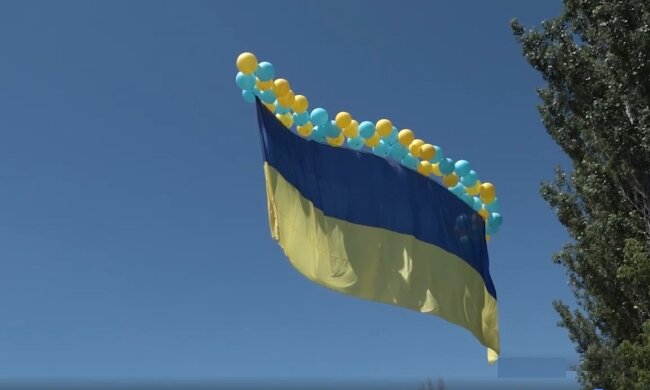 «Вас никто не кинул!»: над Донецком подняли флаг Украины, в ООС показали впечатляющие кадры