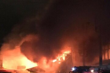 Рынок "Барабашово" в Харькове охватил масштабный пожар: кадры и видео с места ЧП