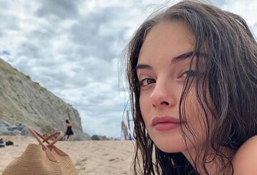 16-річна дочка Моніки Беллуччі в бікіні викликала фурор на пляжі: "Червоний чи в квіточку?"