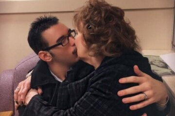 "Нам хорошо вместе": 17-летний юноша влюбился в 71-летнюю бабушку, фото пары