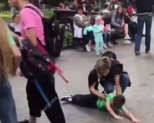 3-летнего ребенка сбили на тротуаре: кадры аварии в центре Одессы