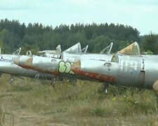 Десятки самолетов забросили под Харьковом, летчики в отчаянии: кадры авиасвалки