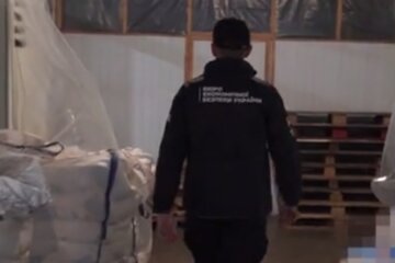 Украинцам подсовывали поддельные сладости, кофе, специи и вермишель: производство хранили в Межигорь