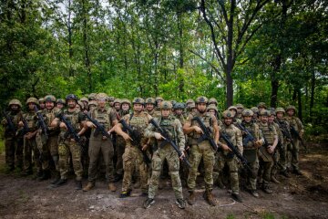 225 окремий штурмовий полк