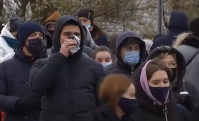 Дистанционка и очереди в сотни метров на улице: Одесса в шаге от локдауна, жители недовольны