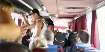 Скандал спалахнув в одеському автобусі, кадри: "їхали стоячи без кондиціонера"