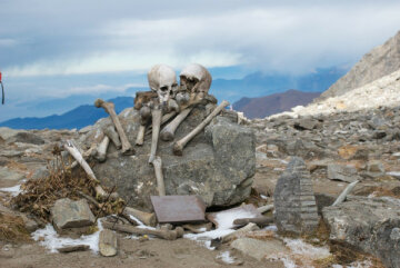 Озеро костей, Гималаи, археология