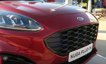 Ford Kuga 2022 року буде яскраво виділятися на дорогах України: перші фото новинки