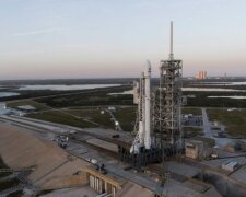 Ілон Маск уперше повернув ракету Falcon із космосу – відео