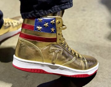 Трамп выпустил лимитированную коллекцию золотых кроссовок