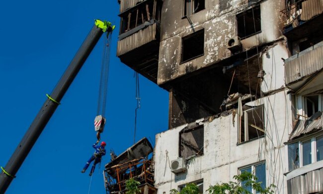 Киевлянина возмутило поведение полиции, врачей и пожарных после взрыва 16-этажки: "Вас никто не спасет"