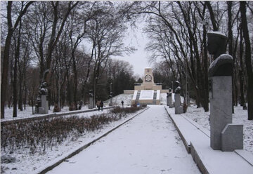 З Дніпровського парку "зникли" пам'ятники російським адміралам: що відомо