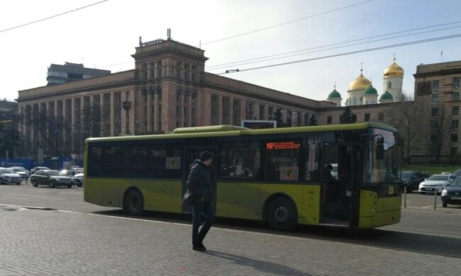 Як виглядає Дніпро в перший день посиленого карантину: тривожні кадри