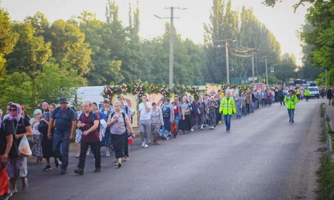 Тысячи верующих УПЦ крестным ходом прошли из Одессы в Свято-Покровский скит села Мариновка