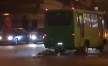 "Вирішив скоротити шлях": в Одесі пішохода збили два рази поспіль, момент потрапив на відео