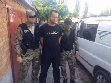 Хабарі в військкоматах: скільки заробляють на «білих» квитках (фото)