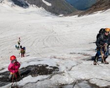 "Поход продолжался 20 дней": пятилетняя украинка поднялась в горы высотой 4000 метров, кадры
