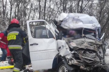 Грузовик протаранил автобус с украинцами, сразу 10 жертв: появились первые детали трагедии