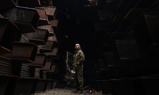 "Ну вот и все": защитник Мариуполя опубликовал пронзительные кадры из "Азовстали"