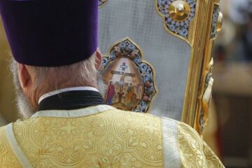 священник